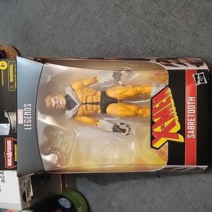 Opened no BUild a figure part x-men sabretooth marvel legends figure